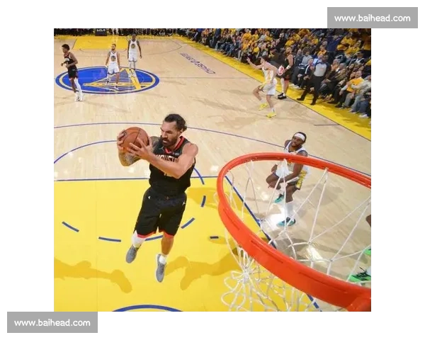 火箭 3 年 3900 万续约亚当斯 历史级篮板王留队巩固内线